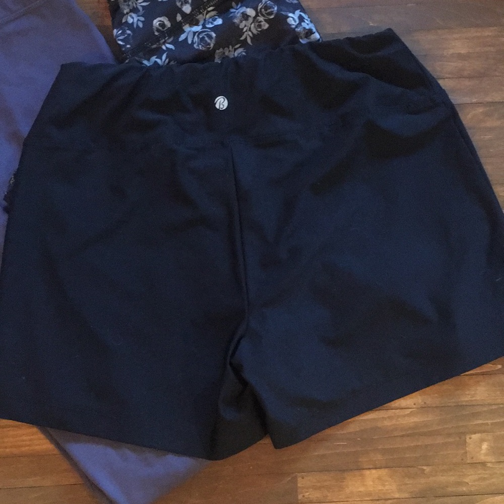 Bundle of workout clothes - Picture 4 of 8